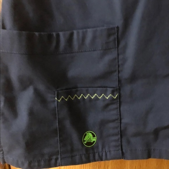 Crocs Shirt Women’s Size XS Medical Apparel Scrub Top Blue - Picture 3 of 6